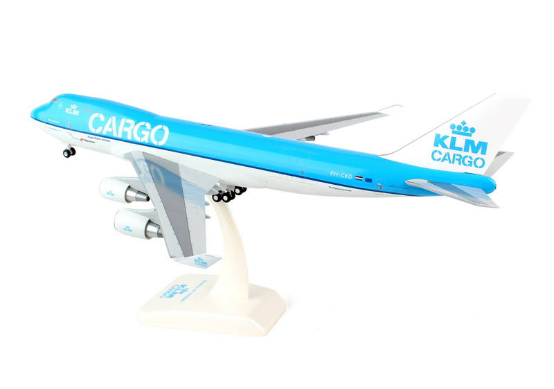 1/200 Boeing 747-400ERF S8356
